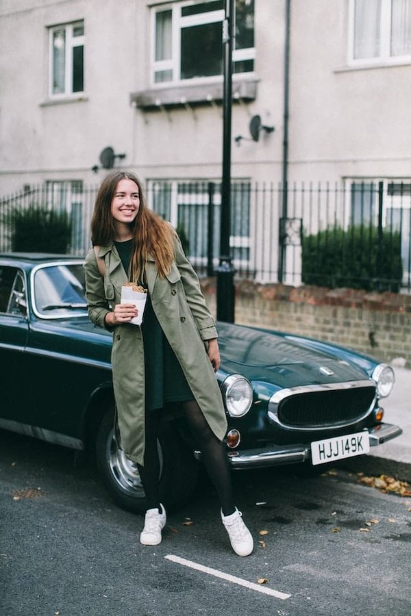 Maîtriser l'art du trench-coat iconique et les tendances actuelles